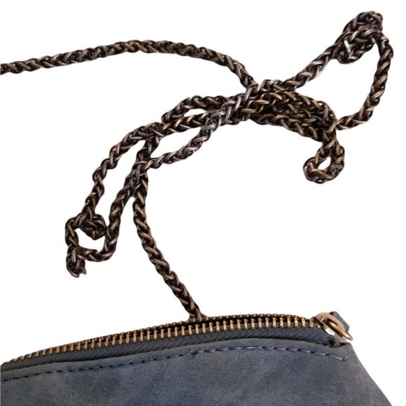 Blue Suede envelope bag with chain strap - Picture 8 of 12